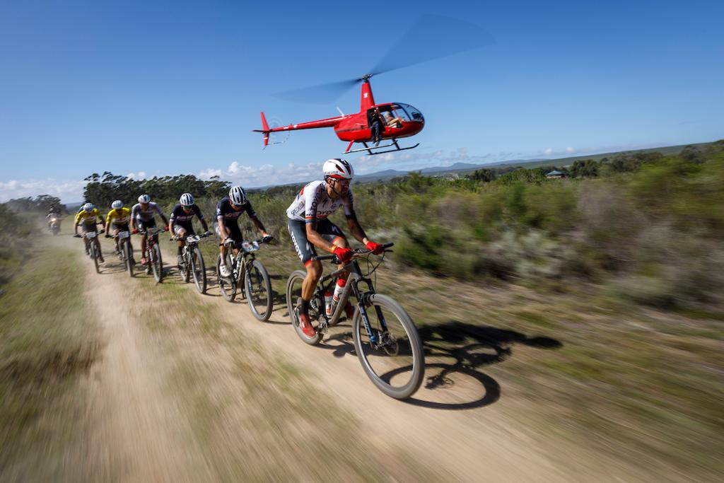 CAPE EPIC round 2: SCOTT SRAM Team leader, ma Specialized incalza